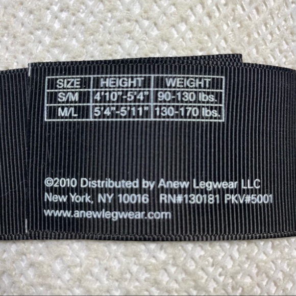 NWT Via Spiga cream fishnet luxe tights size S/M - Picture 4 of 4